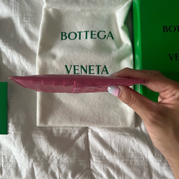 Bottega Veneta hot pink card holder with 6 slots, comes with full set - Picture 7 of 8
